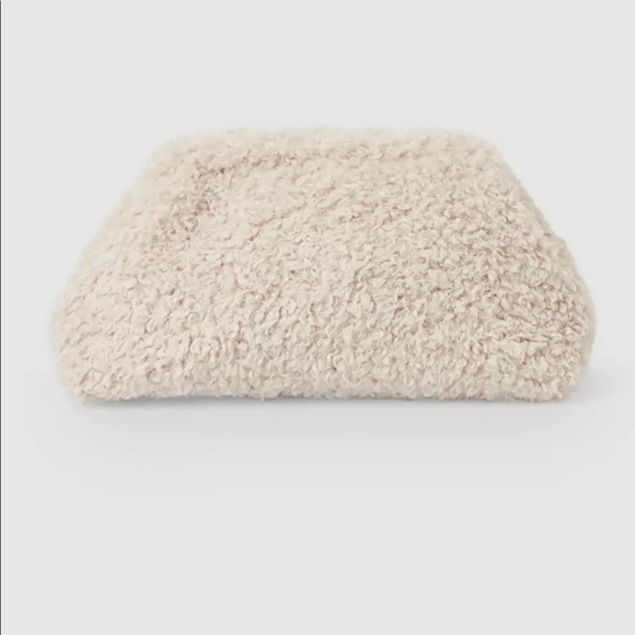 COS Teddy Clutch - Picture 1 of 7